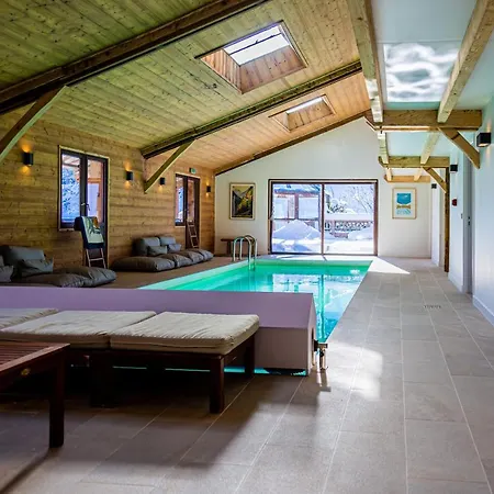 Grand Chalet Convivial Avec Sa Piscine Interieure Serraval Exterior photo