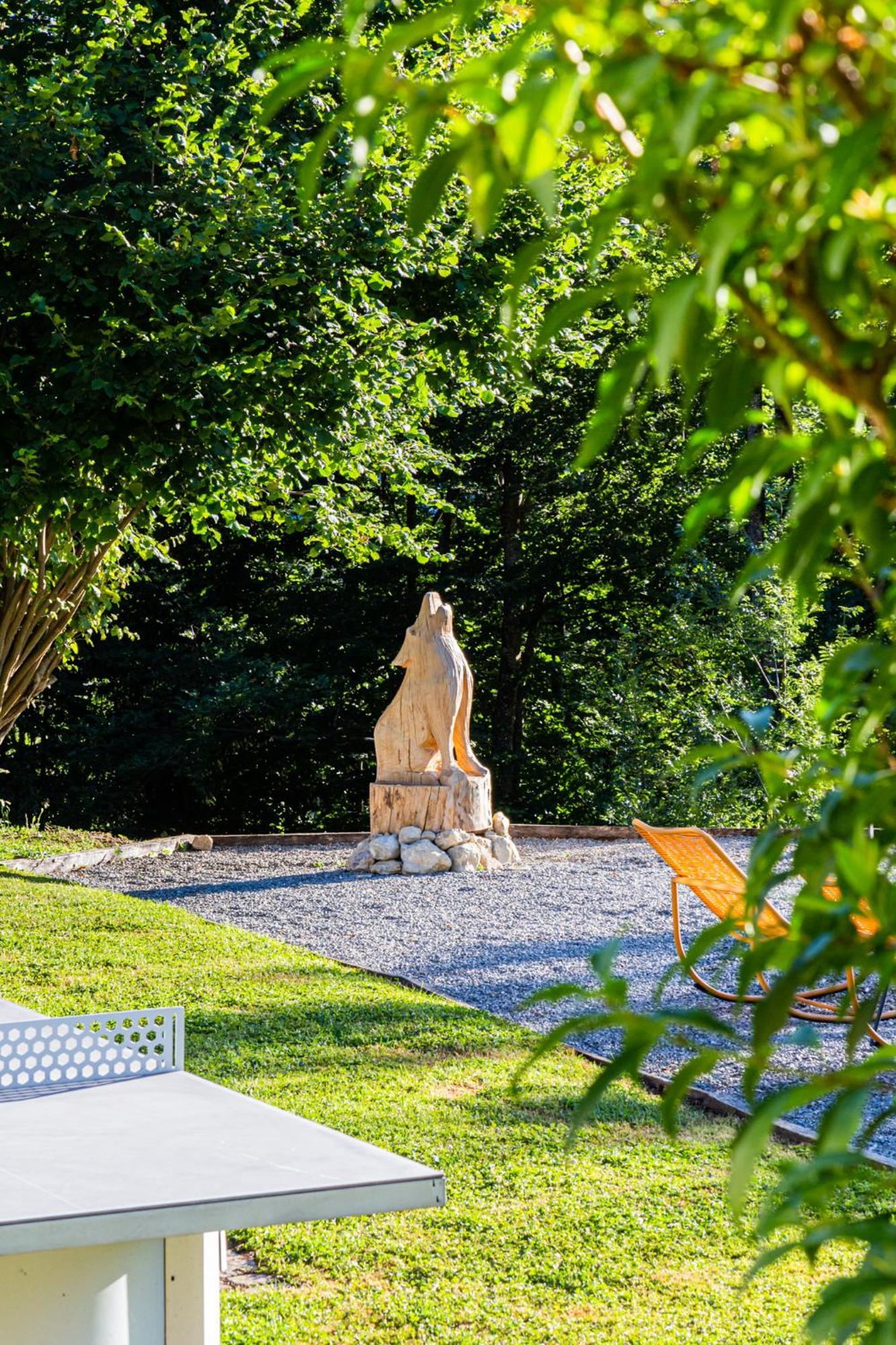 Grand Convivial Avec Sa Piscine Intérieure Serraval
